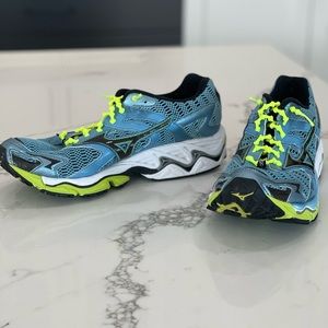 Women’s Mizuno Wave Nirvana Size 10 Running Shoes